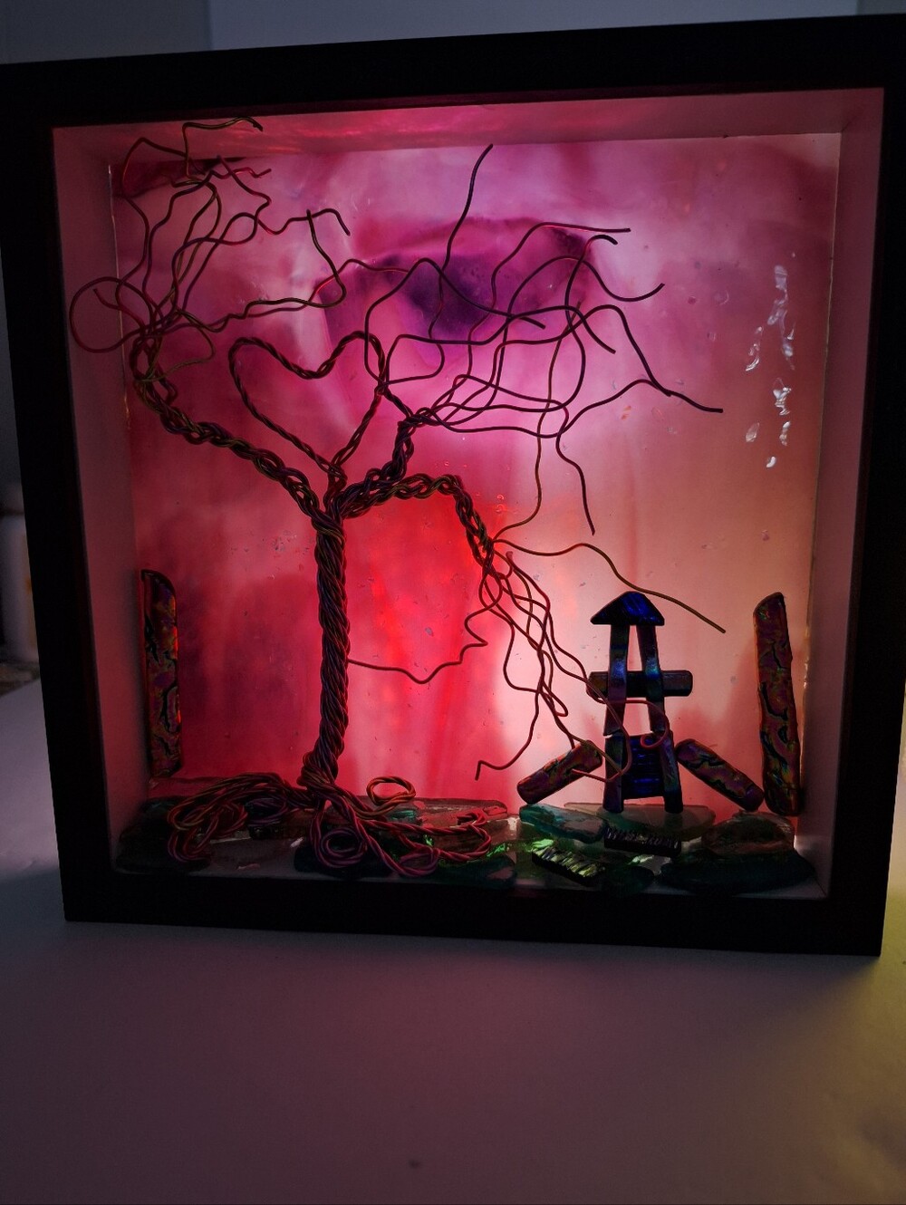 Hand crafted wire tree on fused glass, pink purple & gold in shadow box. - Picture 3 of 10